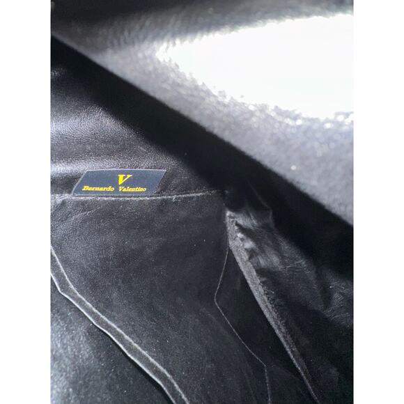 Bernardo Valentino Black Shoulder Bag with Kisslock Coin Purse - Picture 10 of 16